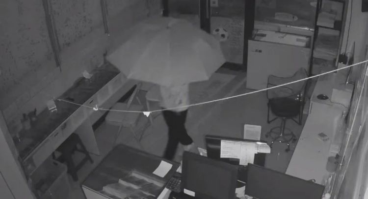 深更半夜，男子干这事想“中奖”？四小时后……