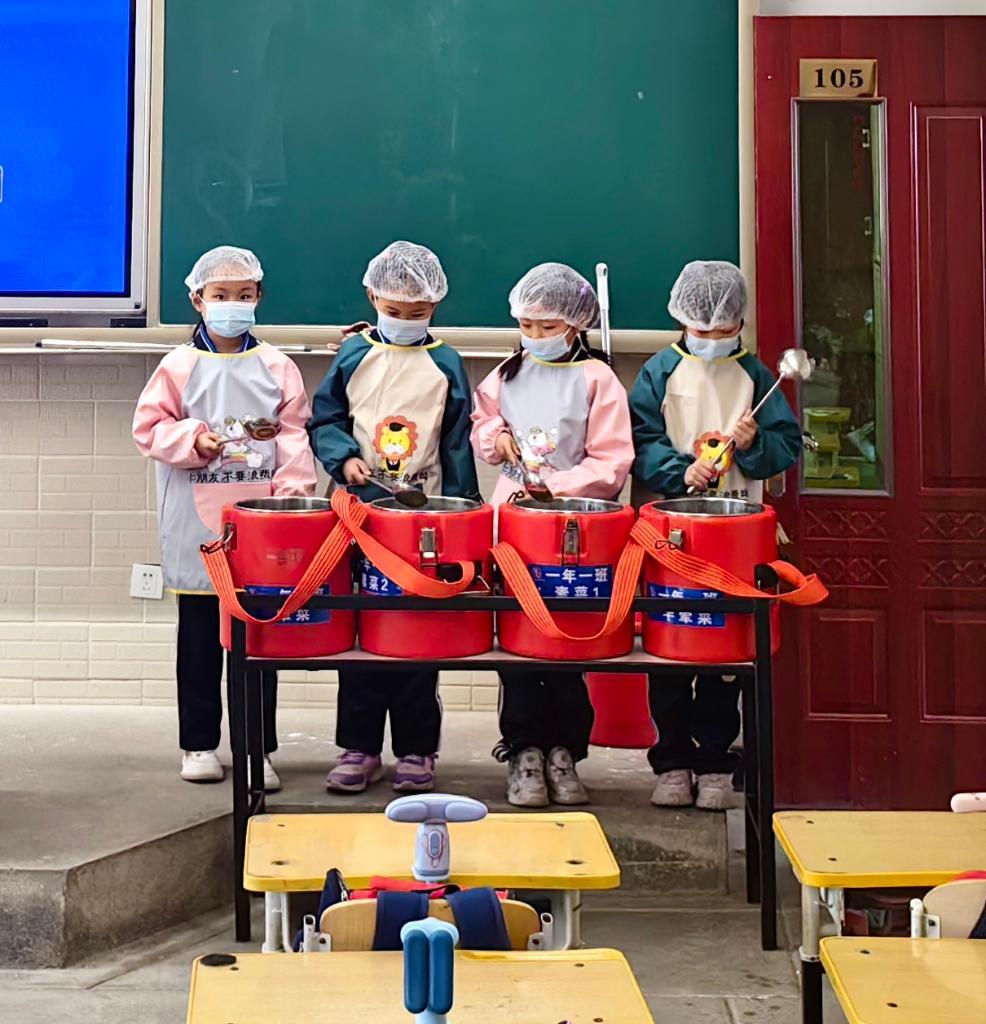 烹好减负育人暖心餐——北京中小学校园餐服务观察