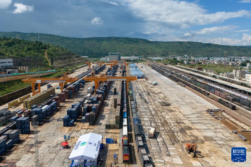 “郑和号”海公铁国际多式联运班列从昆明首发 “郑和号”海公铁国际多式联运班列从昆明首发