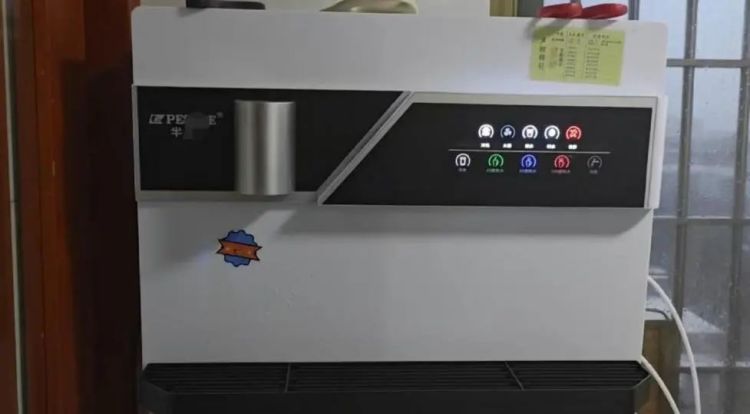 专骗老人！“健康讲座”变抢钱现场，这台“净水神器”掏空老人钱包……