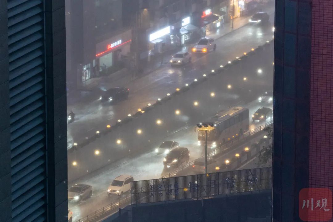 成都暴雨限时返场 成都暴雨限时返场