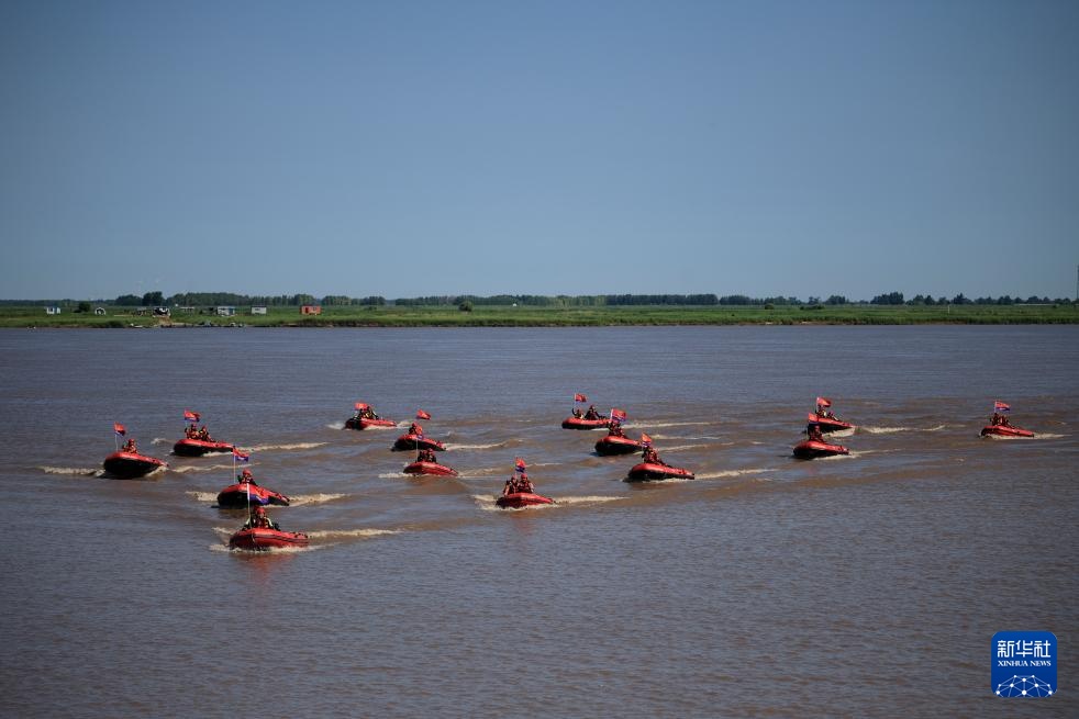 黑龙江:抗洪抢险实战演练提升救援能力 黑龙江:抗洪抢险实战演练提升救援能力