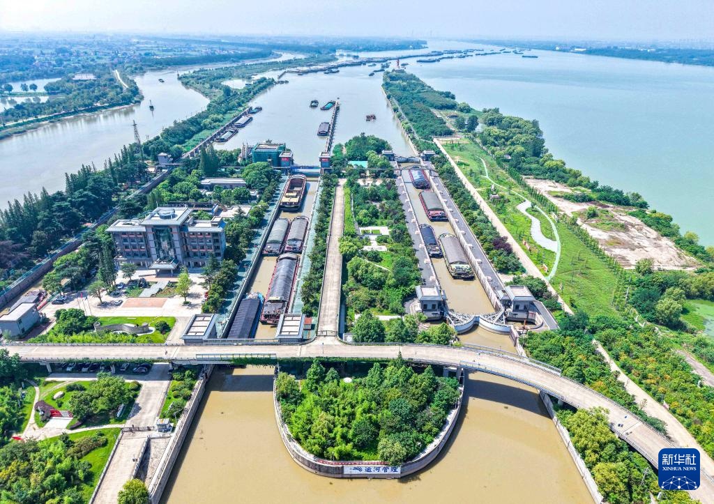 京杭大运河扬州段船闸2025年上半年通过量1.47亿吨 京杭大运河扬州段船闸2025年上半年通过量1.47亿吨