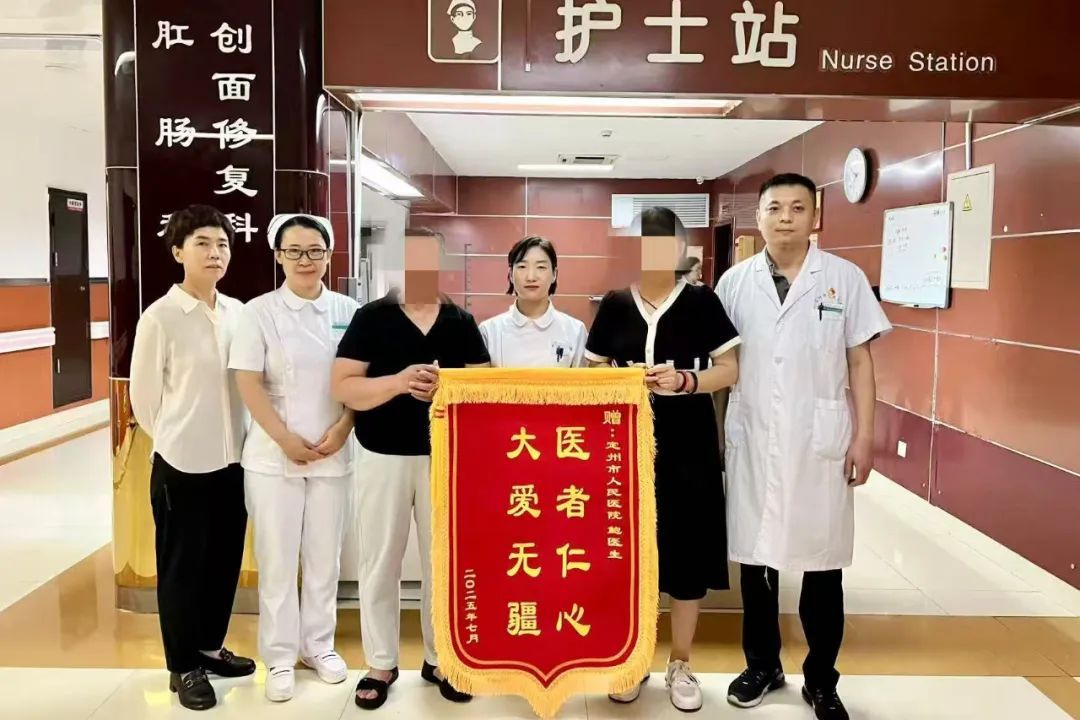 你跪地救人的样子,真美! 你跪地救人的样子,真美!