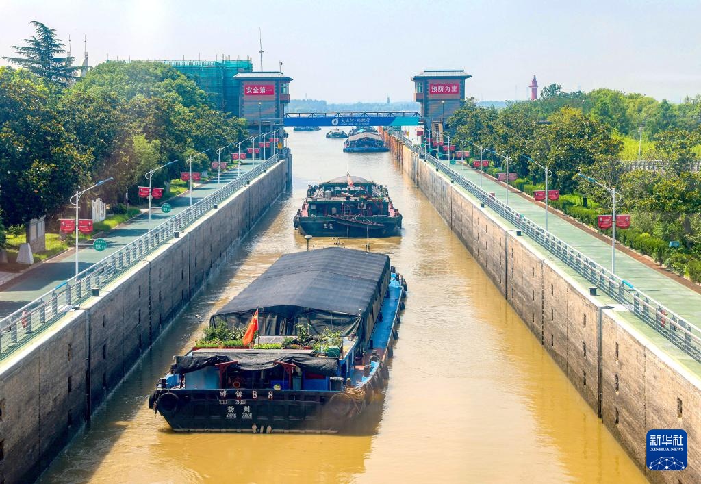 京杭大运河扬州段船闸2025年上半年通过量1.47亿吨 京杭大运河扬州段船闸2025年上半年通过量1.47亿吨
