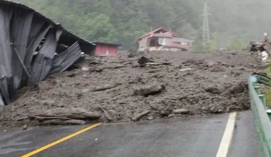 无人伤亡!四川再现“教科书式避险” 无人伤亡!四川再现“教科书式避险”