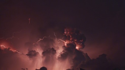 山西晋中拍到闪电震撼画面 山西晋中拍到闪电震撼画面