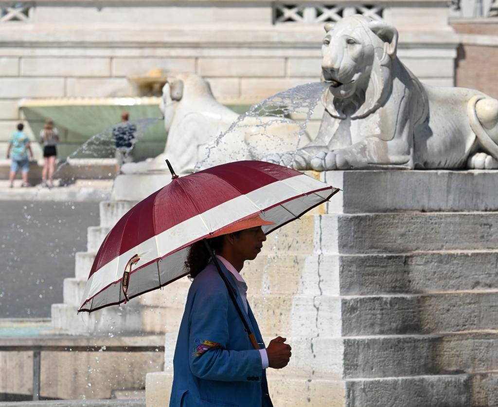 野火、中暑、供电故障……欧洲多国经受高温“烤”验 野火、中暑、供电故障……欧洲多国经受高温“烤”验