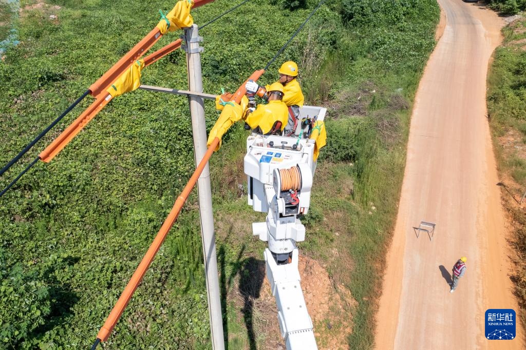 湖南湘潭:保供电 守护群众“清凉度夏” 湖南湘潭:保供电 守护群众“清凉度夏”