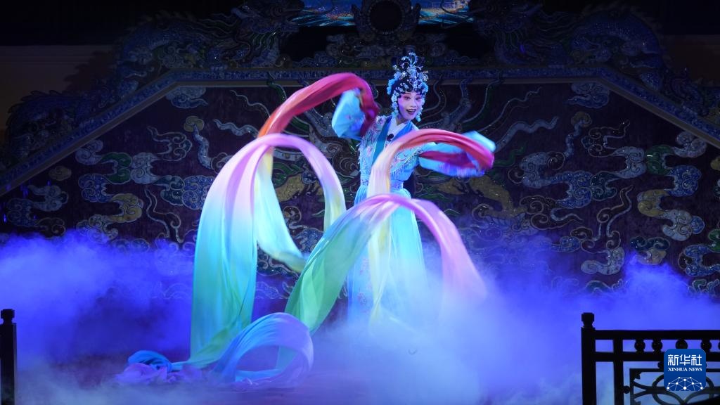 看唱念做打 听文化共鸣——“文化走亲东盟行”走进越南古都 看唱念做打 听文化共鸣——“文化走亲东盟行”走进越南古都