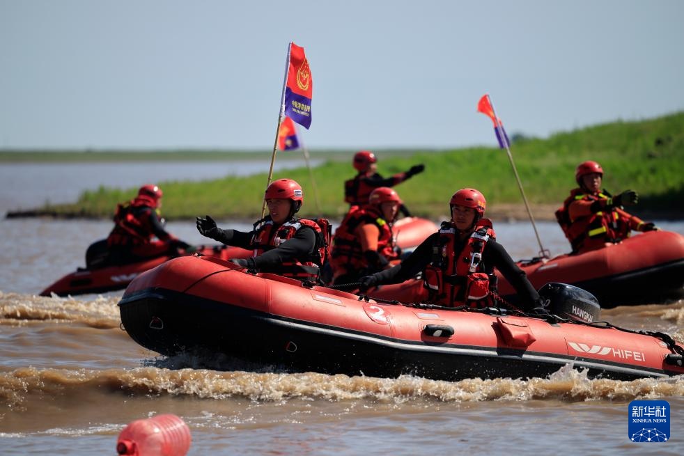 黑龙江:抗洪抢险实战演练提升救援能力 黑龙江:抗洪抢险实战演练提升救援能力