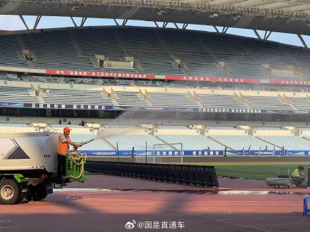 “苏超”现场摆放约1万块冰块降温