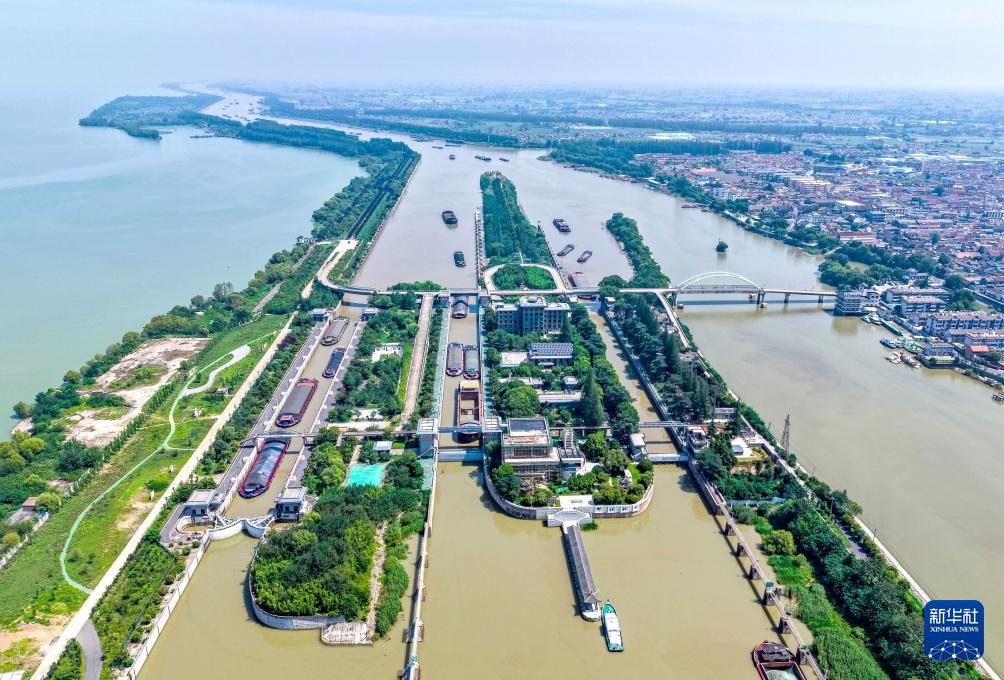 京杭大运河扬州段船闸2025年上半年通过量1.47亿吨 京杭大运河扬州段船闸2025年上半年通过量1.47亿吨