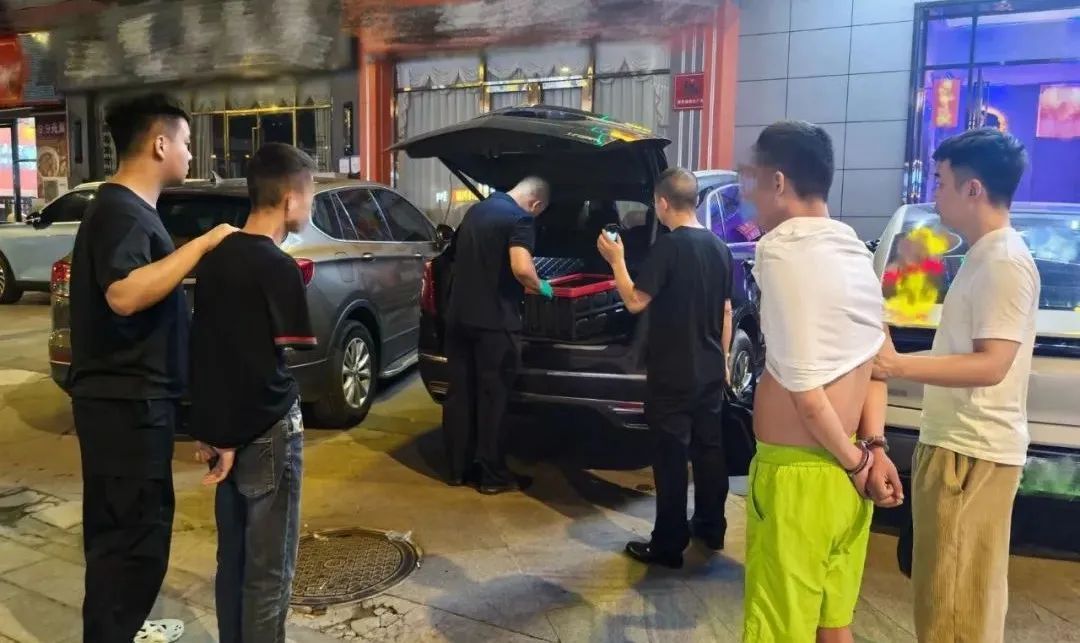 循线追踪"神秘包裹"！仙桃警方打掉一诈骗取现团伙