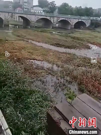官方回应“邯郸峰峰矿区黑色污水直排河道”:系短时强降雨所致 官方回应“邯郸峰峰矿区黑色污水直排河道”:系短时强降雨所致