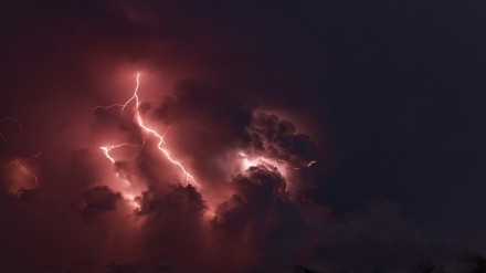 山西晋中拍到闪电震撼画面 山西晋中拍到闪电震撼画面