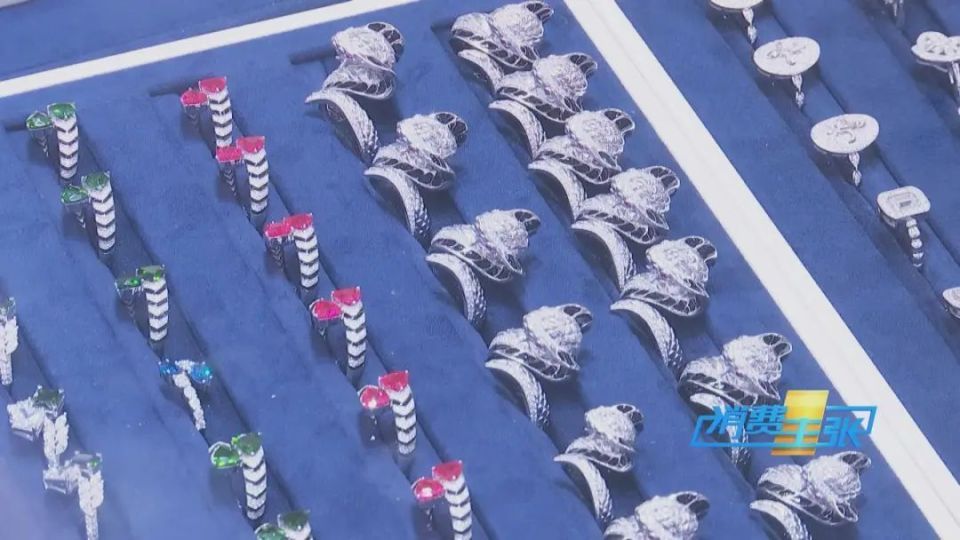 价格大涨!“黄金平替”卖爆了,白银创近10年新高 价格大涨!“黄金平替”卖爆了,白银创近10年新高