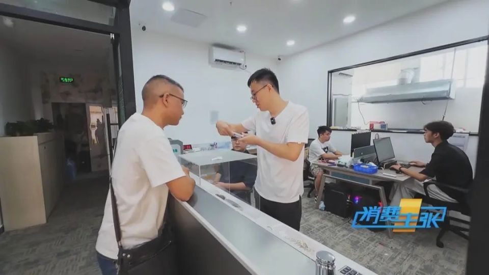 价格大涨!“黄金平替”卖爆了,白银创近10年新高 价格大涨!“黄金平替”卖爆了,白银创近10年新高