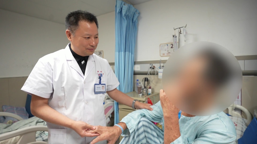 七旬老人手脚不断变大！以为这是二度发育，祸因竟是脑肿瘤→