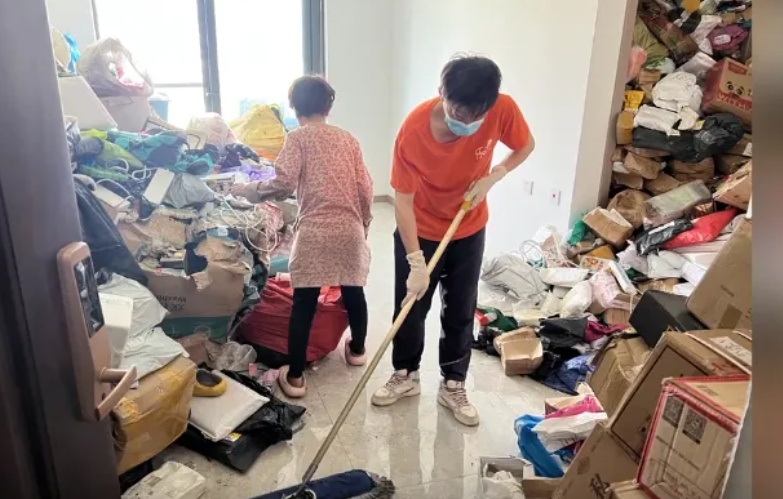 为拒绝借钱,独居老人花费200万网购,两套房都不够用 为拒绝借钱,独居老人花费200万网购,两套房都不够用