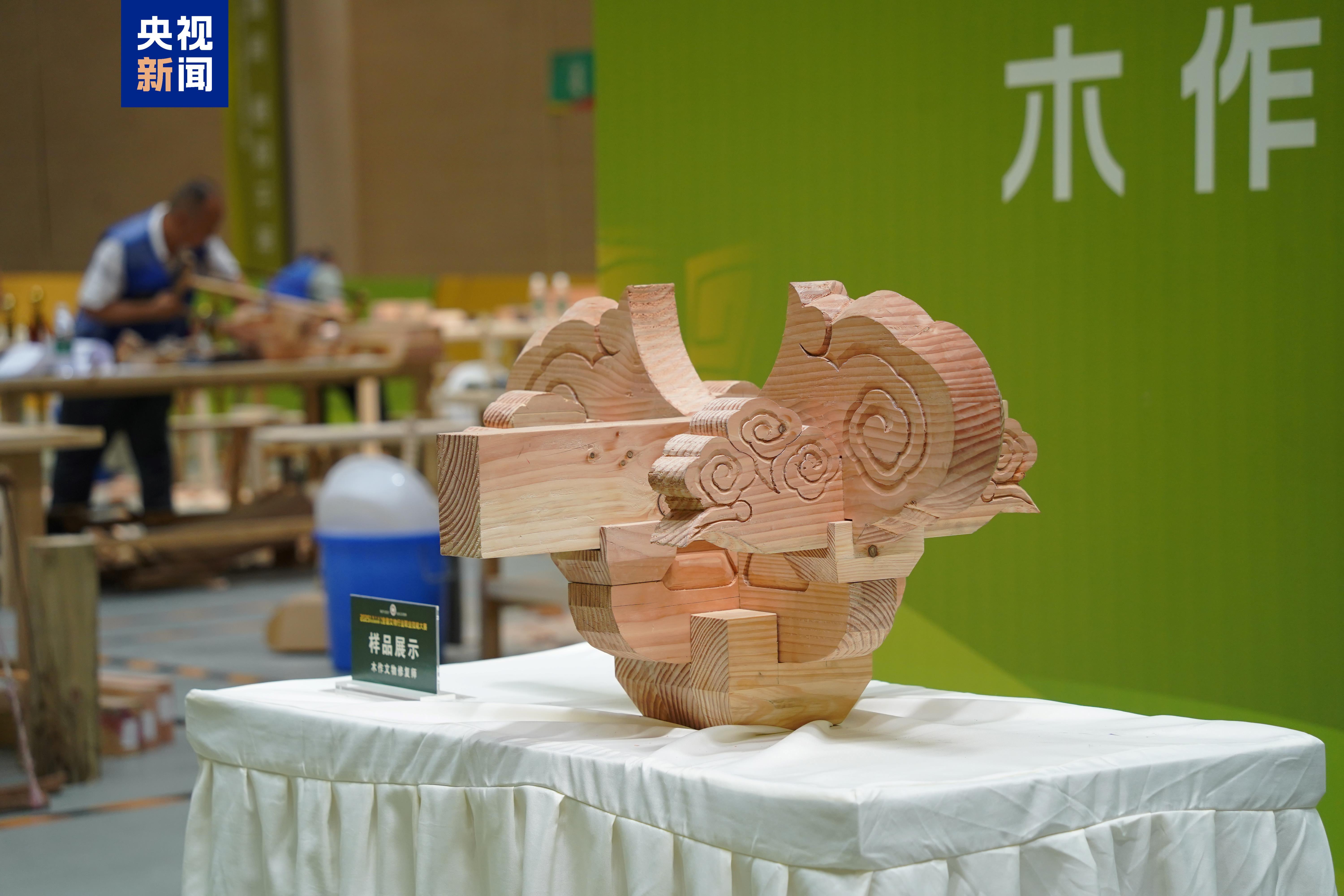 “实战”修真品 老中青三代文物修复师同台竞技秀“绝活儿” “实战”修真品 老中青三代文物修复师同台竞技秀“绝活儿”