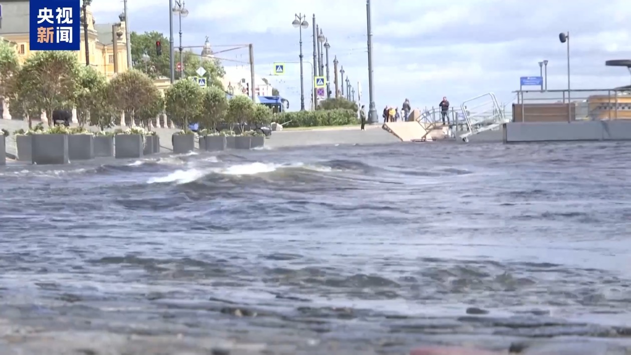 热浪来袭 欧洲多地遭遇极端高温天气 热浪来袭 欧洲多地遭遇极端高温天气