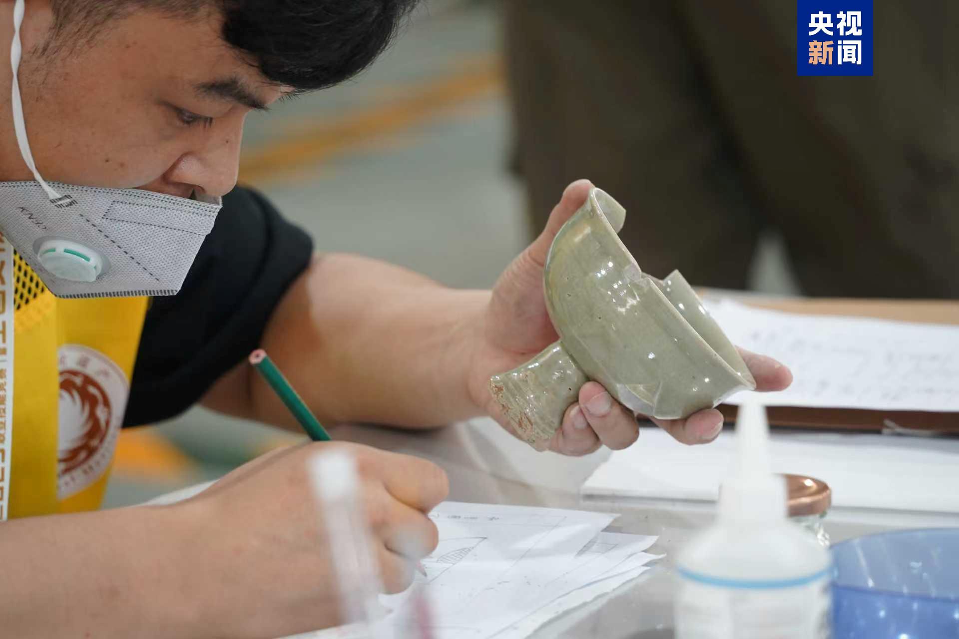 “实战”修真品 老中青三代文物修复师同台竞技秀“绝活儿” “实战”修真品 老中青三代文物修复师同台竞技秀“绝活儿”