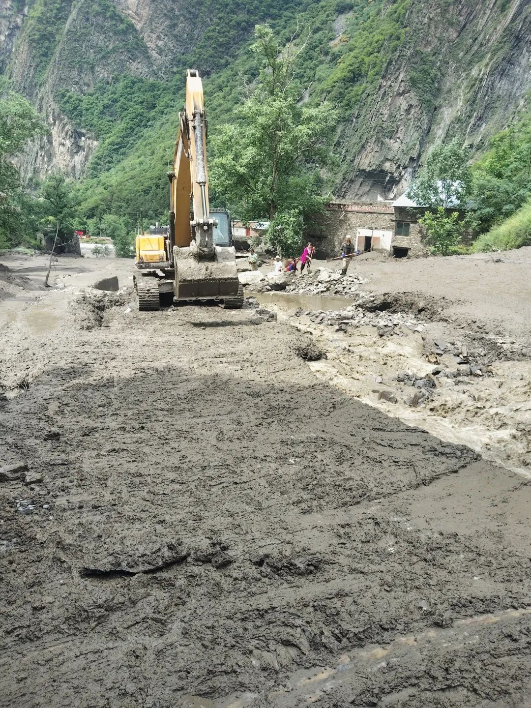 无人伤亡!四川再现“教科书式避险” 无人伤亡!四川再现“教科书式避险”