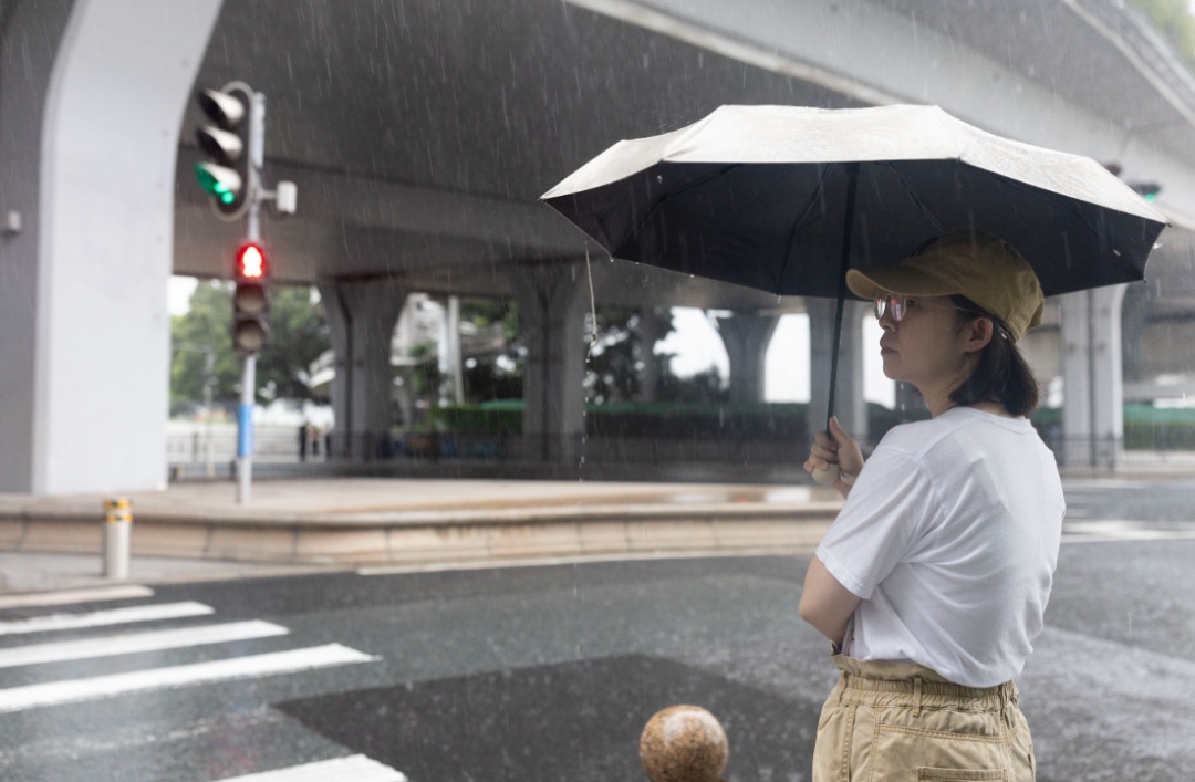4号台风即将生成,未来三天广州又要“落滚水” 4号台风即将生成,未来三天广州又要“落滚水”
