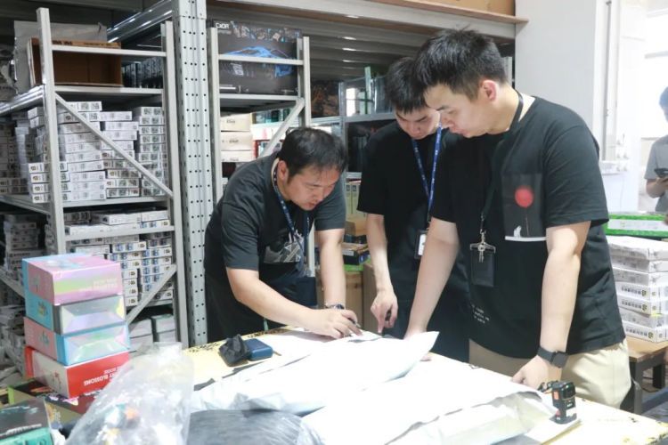 上海乐高乐园正式开园,警方侦破超2亿假积木制售案 上海乐高乐园正式开园,警方侦破超2亿假积木制售案