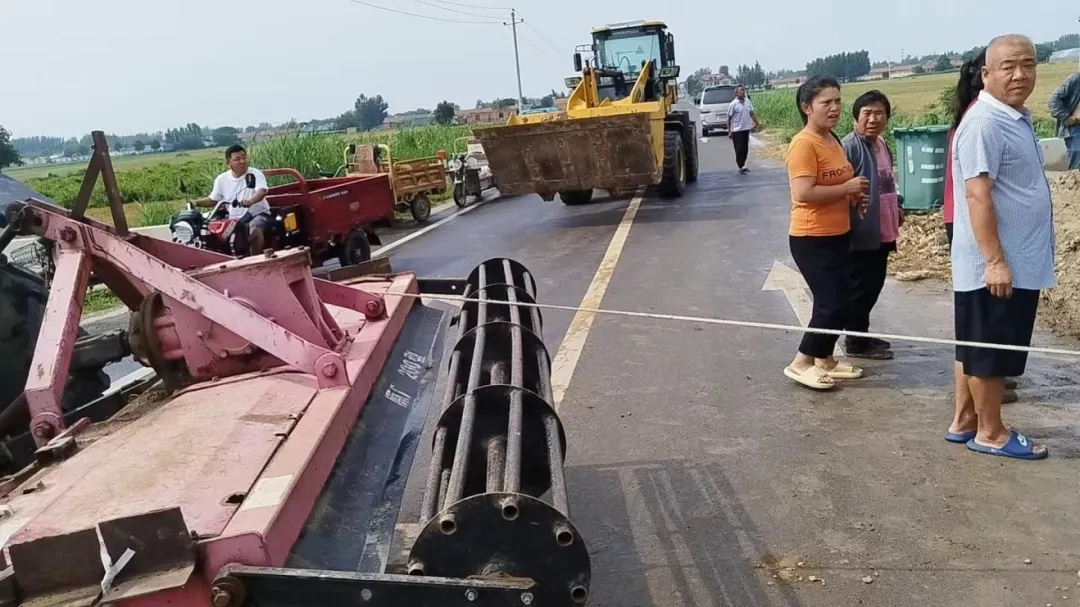 事发河北!紧急关头,一村人救了一车人… 事发河北!紧急关头,一村人救了一车人…