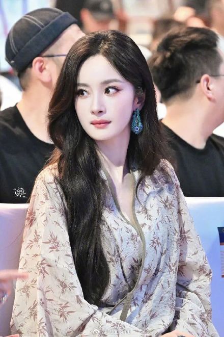 商家回应杨幂同款汉服卖爆了:感谢杨幂,不会涨价 商家回应杨幂同款汉服卖爆了:感谢杨幂,不会涨价