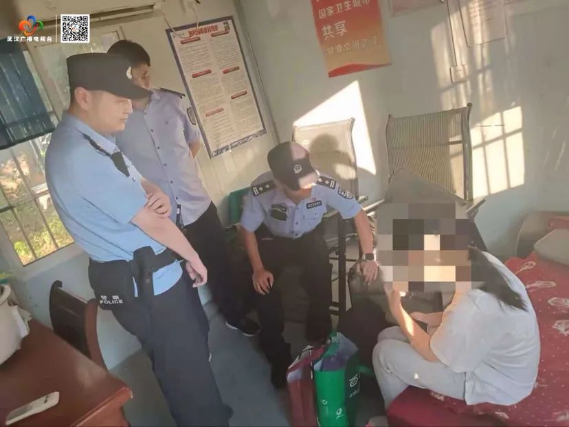 险!初中女生紧抱5000元现金,欲孤身跨省见网友…… 险!初中女生紧抱5000元现金,欲孤身跨省见网友……