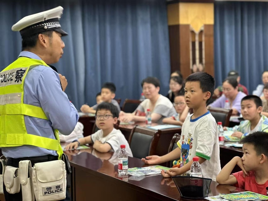 孩子夜晚出行怎样更安全?交警整理了这些干货 孩子夜晚出行怎样更安全?交警整理了这些干货