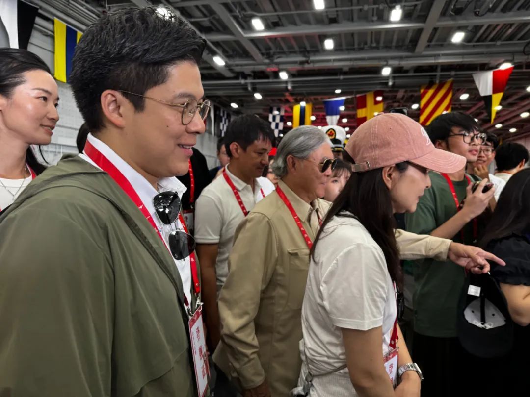 登舰参观，霍震霆、霍启刚、郭晶晶都来了！