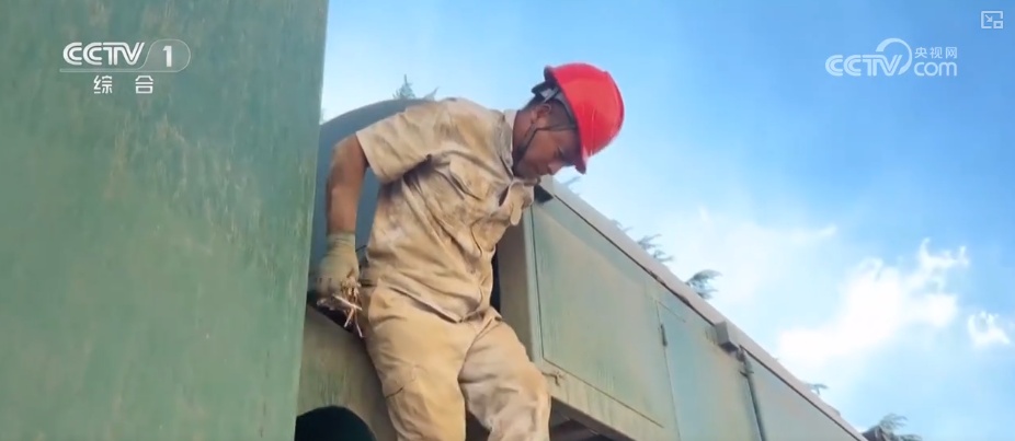 一粒小麦里的党员温度 “党员突击队”下沉收购一线保障夏粮颗粒归仓 一粒小麦里的党员温度 “党员突击队”下沉收购一线保障夏粮颗粒归仓