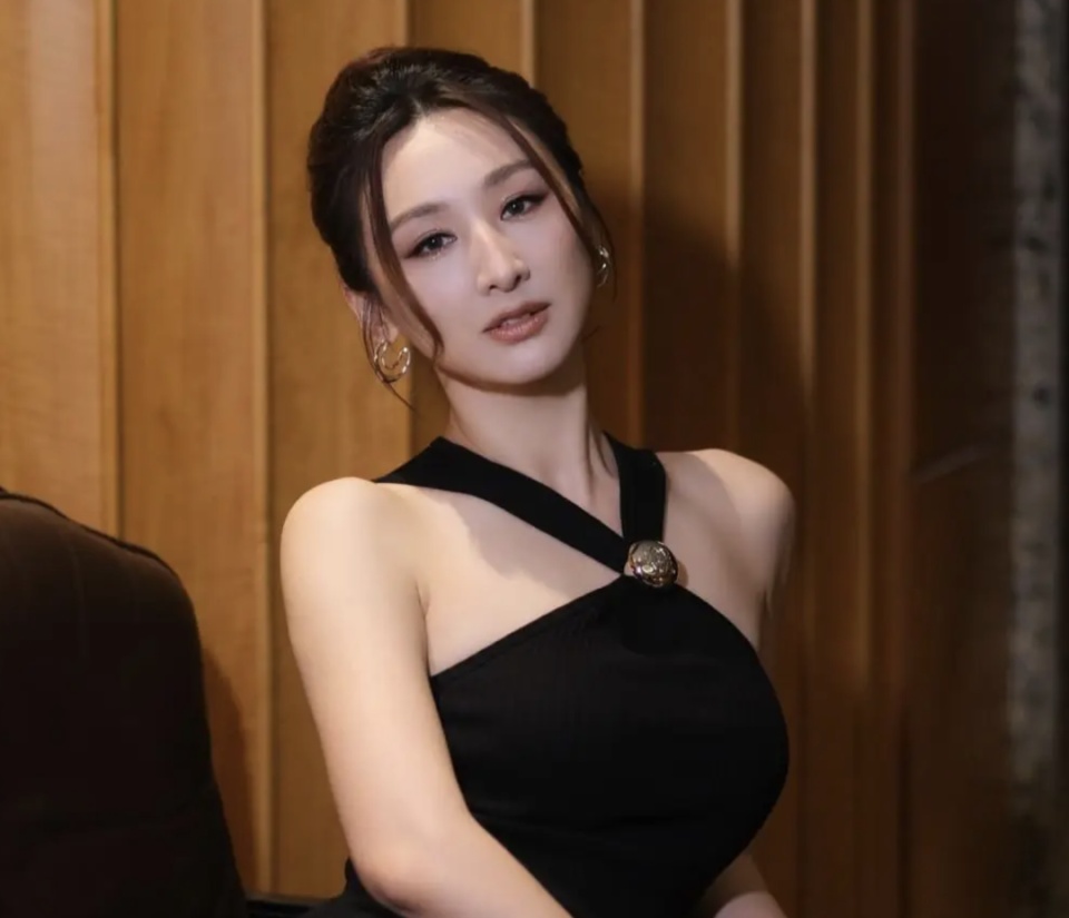 知名女演员自曝曾患精神疾病！《新闻女王》拍摄期间曾发病：很接近死亡的感觉