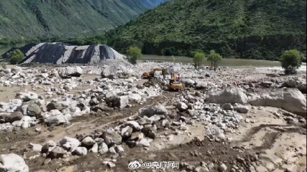 四川丹巴泥石流致4人失联