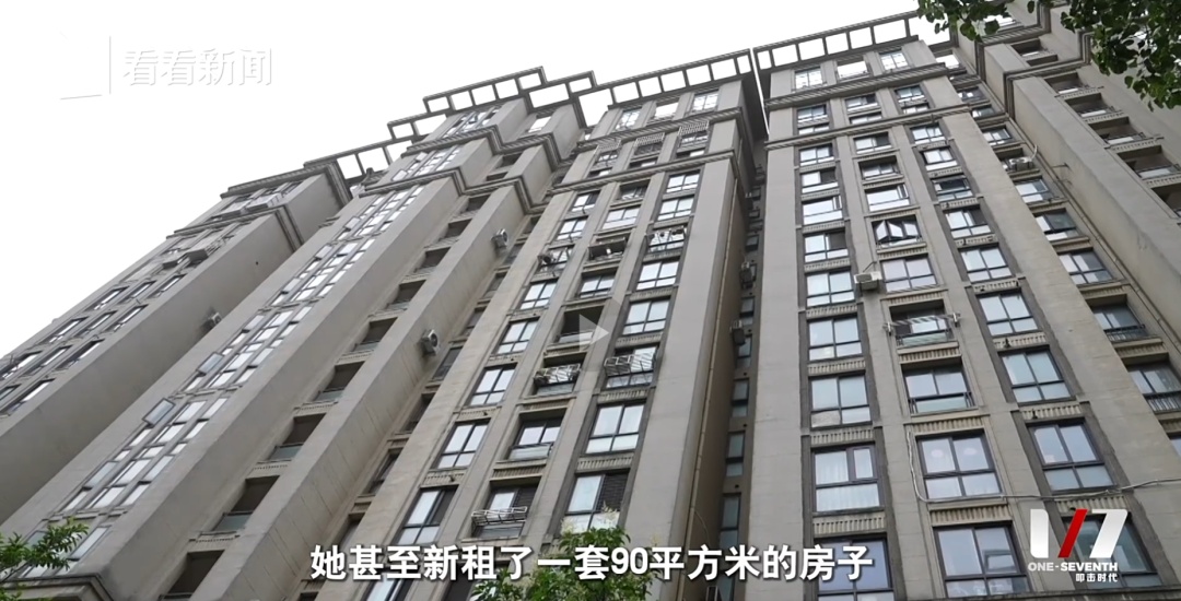 花掉近200万,屋内散发异味,只能爬着进出…独居女子将自家变成了“垃圾场” 花掉近200万,屋内散发异味,只能爬着进出…独居女子将自家变成了“垃圾场”