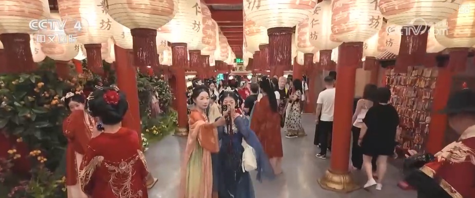 “影视+文旅”带动“剧中同款”销量增长 主题IP游成文旅消费新亮点 “影视+文旅”带动“剧中同款”销量增长 主题IP游成文旅消费新亮点