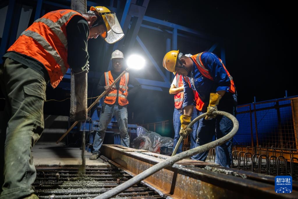 邵永高铁全线首座连续梁成功合龙