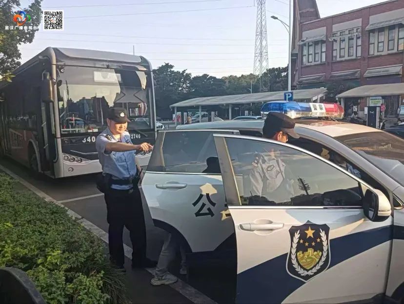 险!初中女生紧抱5000元现金,欲孤身跨省见网友…… 险!初中女生紧抱5000元现金,欲孤身跨省见网友……