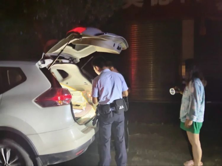 醉酒男子谎称“车藏毒品”辱骂接警员,结果,自己把自己送进了拘留所! 醉酒男子谎称“车藏毒品”辱骂接警员,结果,自己把自己送进了拘留所!