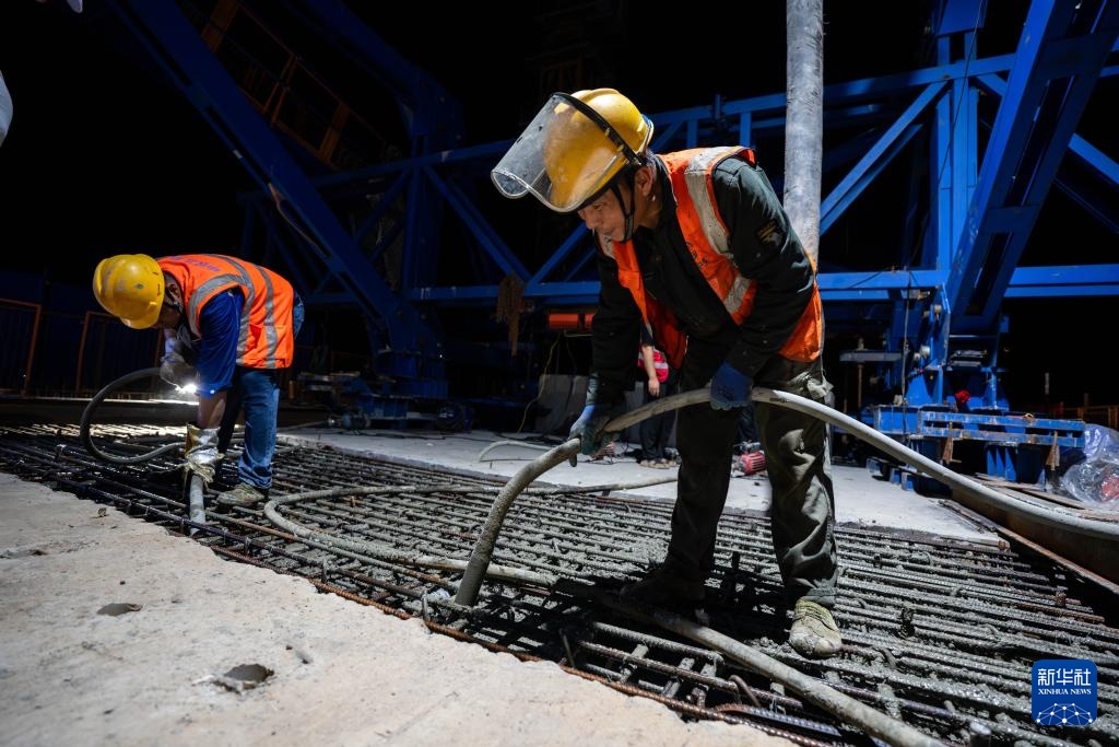 邵永高铁全线首座连续梁成功合龙