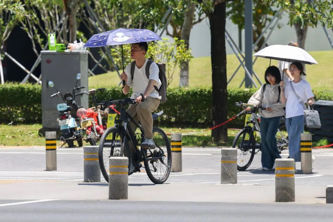 “丹娜丝”已加强为台风级!广东一地宣布停课!大暴雨下周到货…… “丹娜丝”已加强为台风级!广东一地宣布停课!大暴雨下周到货……
