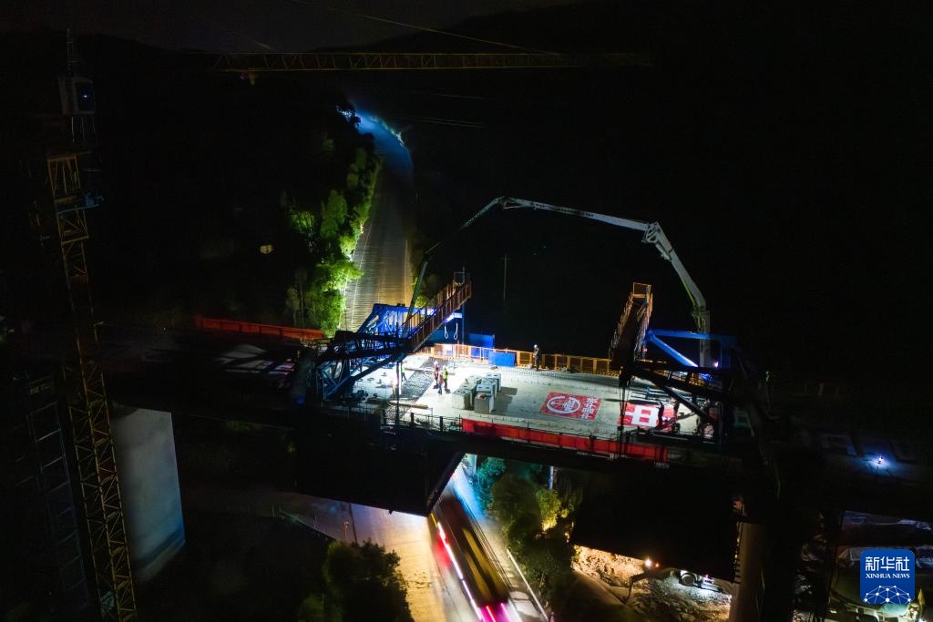 邵永高铁全线首座连续梁成功合龙