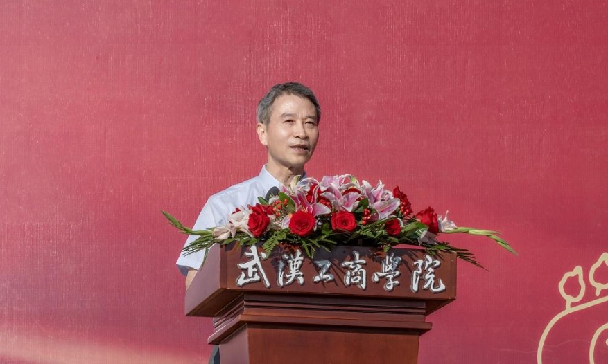 大学校长公开手机号,四年回复学生三万多条短信 大学校长公开手机号,四年回复学生三万多条短信