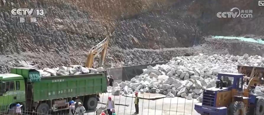 多措并举应对高温“烤”验:防暑降温保生产保民生 为群众安全度夏保驾护航 多措并举应对高温“烤”验:防暑降温保生产保民生 为群众安全度夏保驾护航