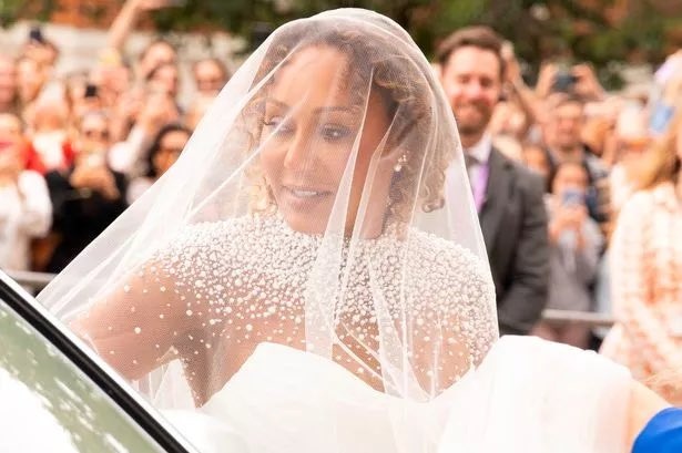 50岁“辣妹”嫁给“托尼老师”小男友,“贝嫂”等成员未出席婚礼 50岁“辣妹”嫁给“托尼老师”小男友,“贝嫂”等成员未出席婚礼