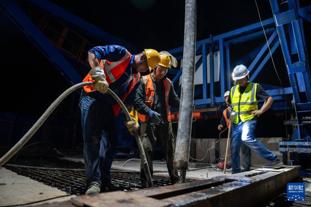 邵永高铁全线首座连续梁成功合龙